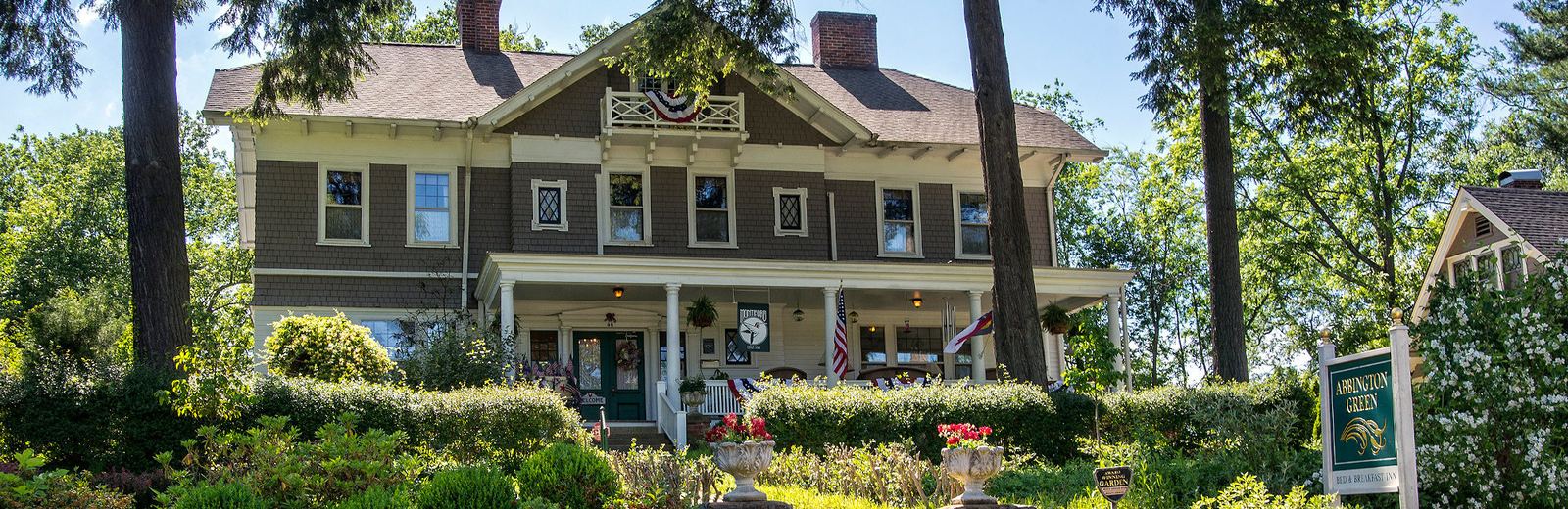 Abbington Green Bed and Breakfast Inn, a 1908 Colonial Revival house in Asheville's Montford Historic District