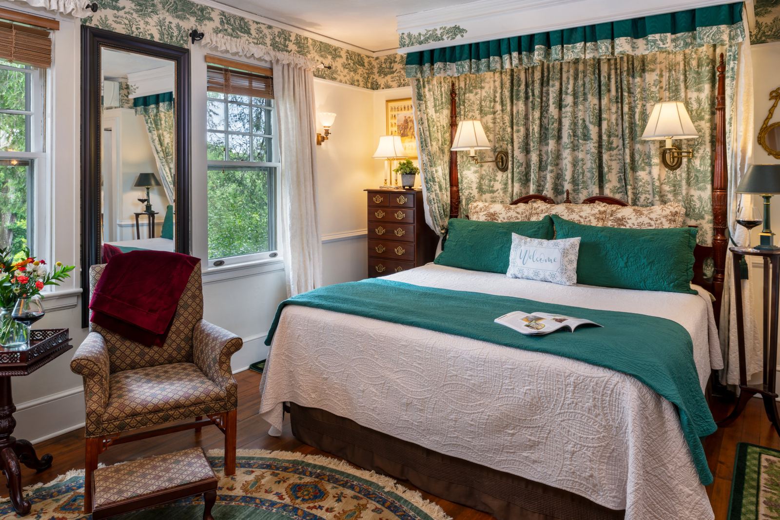 Kensington Garden room with four-poster king bed at Abbington Green