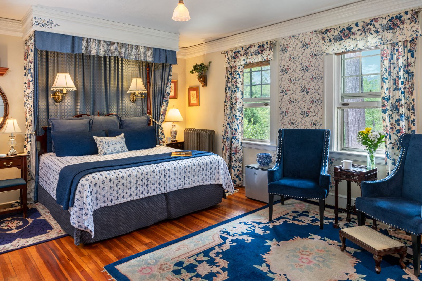 Kew Garden room in blue tones at Abbington Green