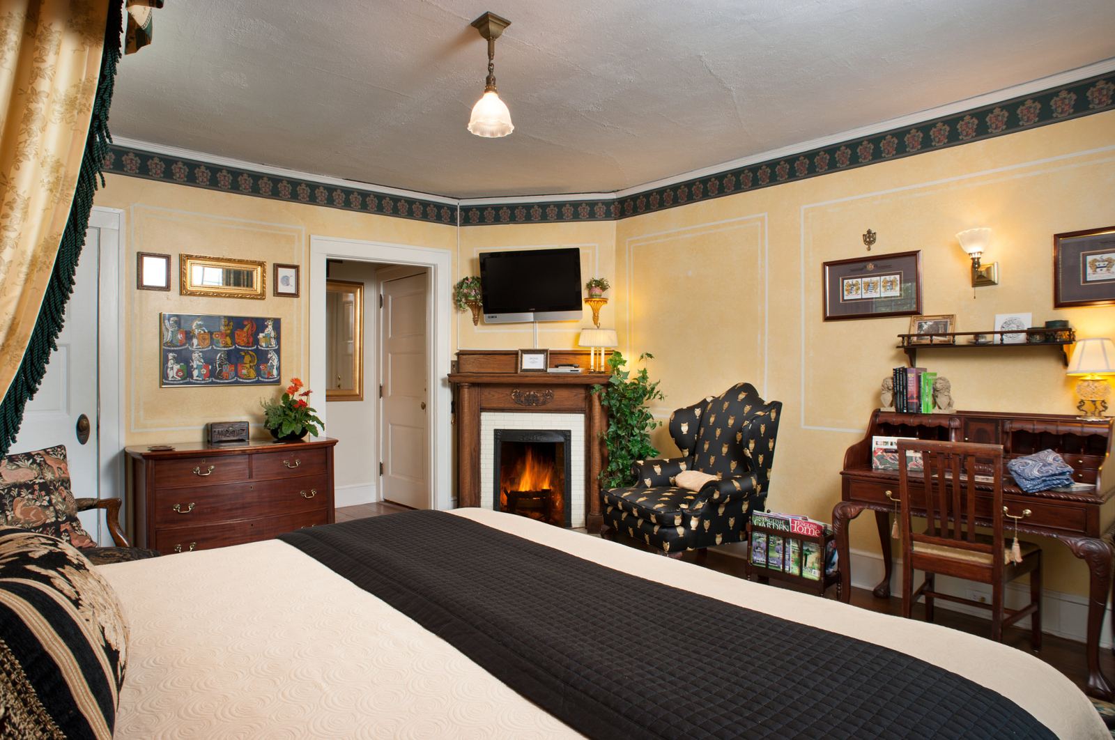 St. James's Park Suite with fireplace at Abbington Green